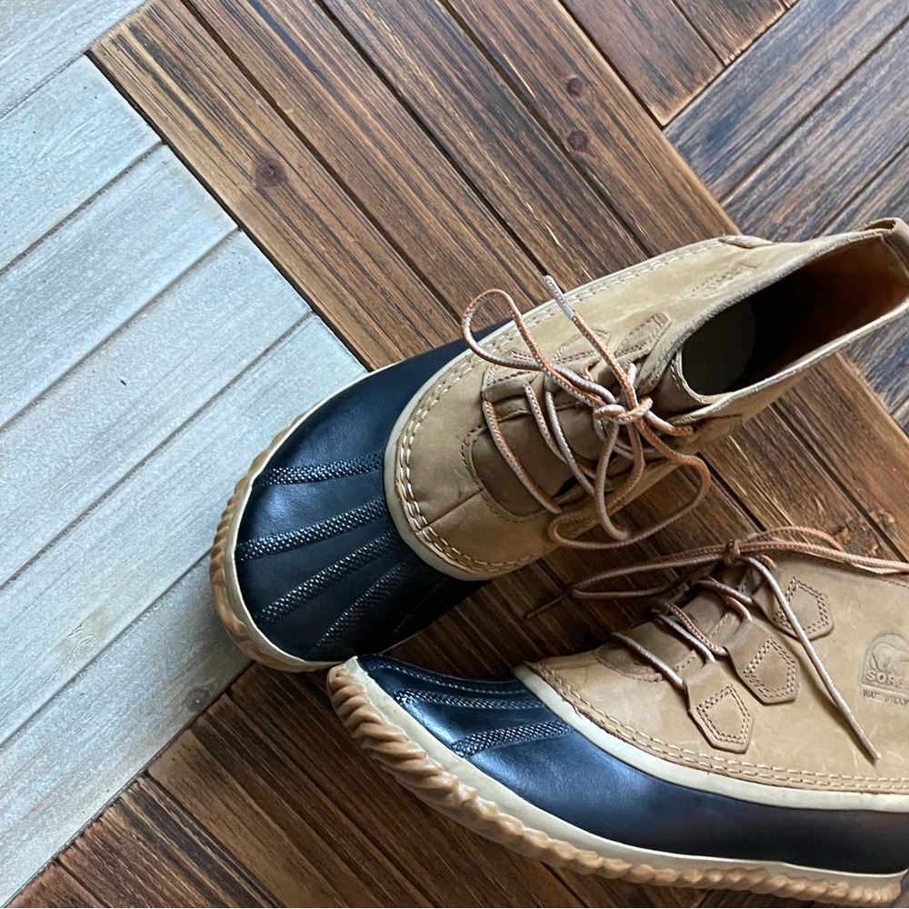 Sorel boots - Picture 3 of 10